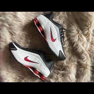 Brand new Nike Shox R4 🤩
